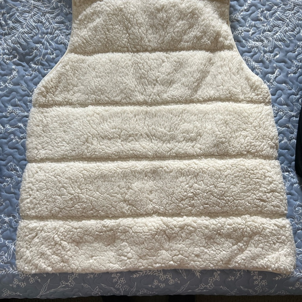 PJ Salvage size L fluffy vest. New without tags. - Picture 3 of 3